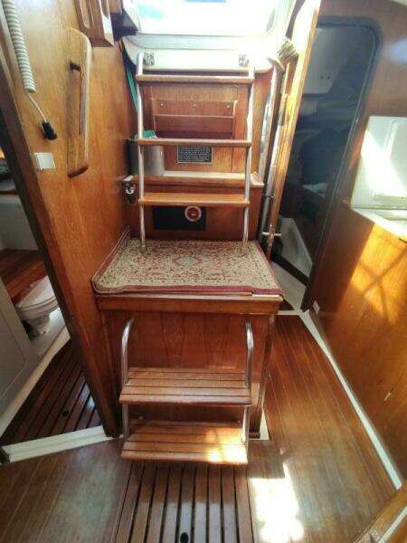 1987 Hunter 37 Legend