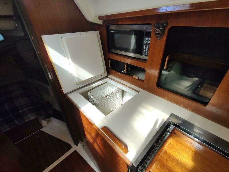 1987 Hunter 37 Legend