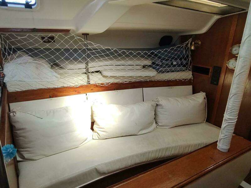 1987 Hunter 37 Legend