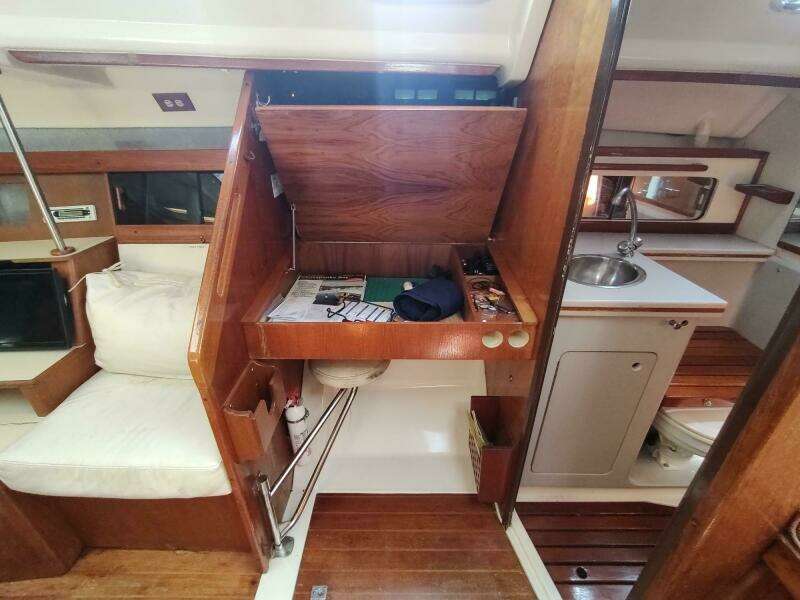 1987 Hunter 37 Legend