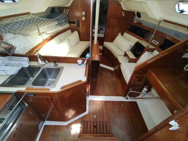 1987 Hunter 37 Legend