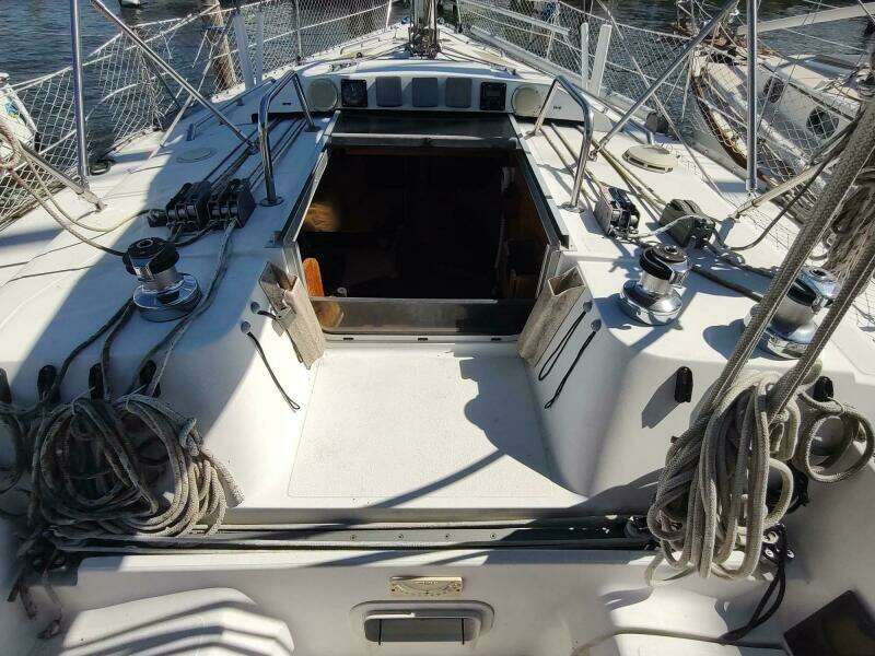 1987 Hunter 37 Legend