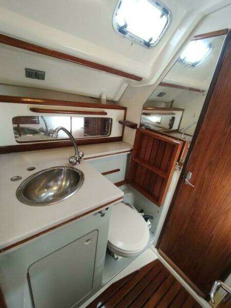 1987 Hunter 37 Legend