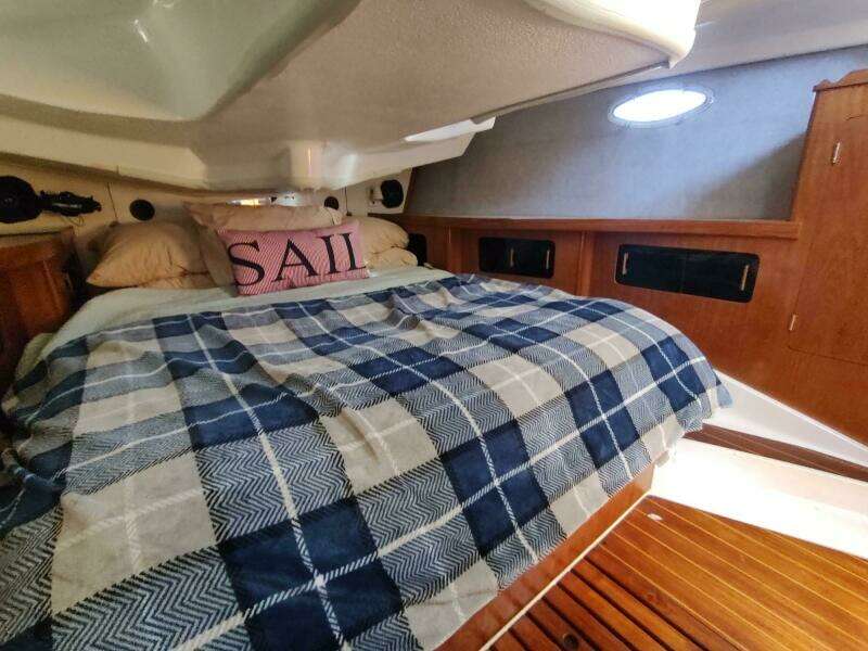 1987 Hunter 37 Legend