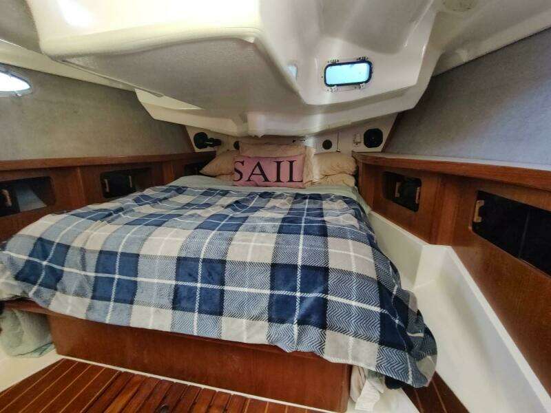 1987 Hunter 37 Legend