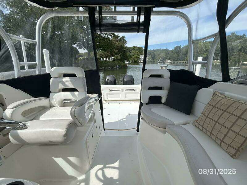 31' Boston Whaler upper deck aft