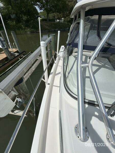 31' Boston Whaler starboard side deck1 