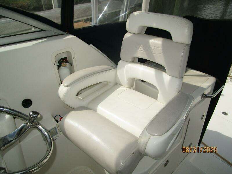 31' Boston Whaler helmseat