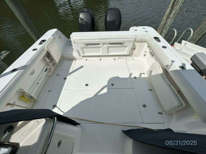 31' Boston Whaler cockpit1