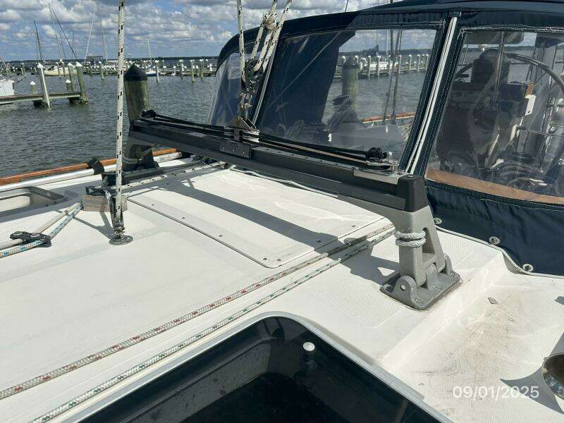 40' Nauticat aft traveler