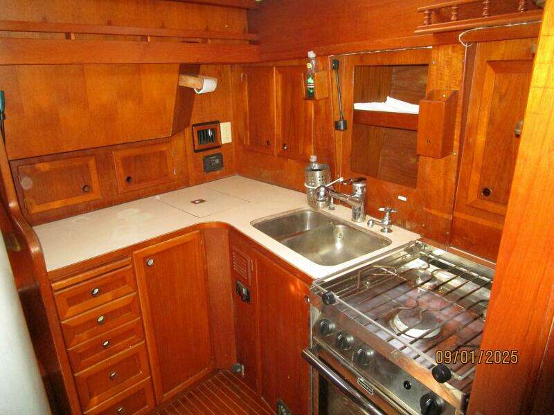 40' Nauticat galley3