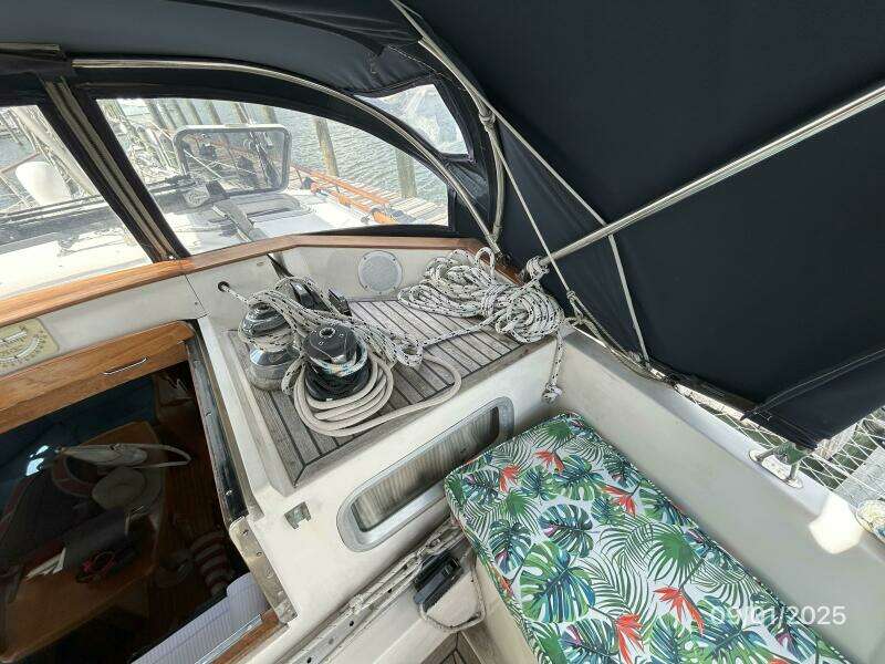 40' Nauticat cockpit starboard forward