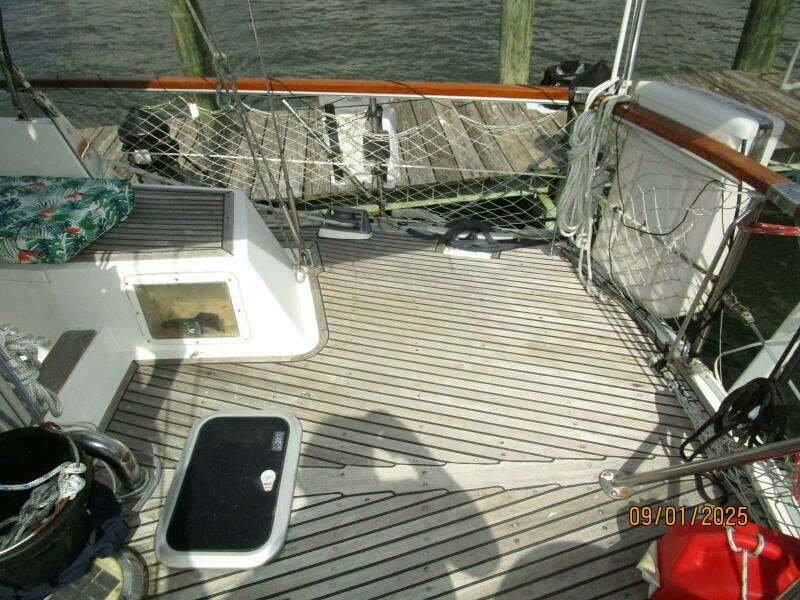 40' Nauticat aftdeck starboard