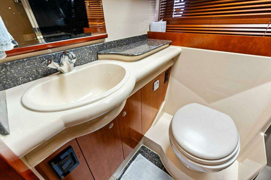 2007 Cruisers 390 Express Cruiser 'Bay Burns'