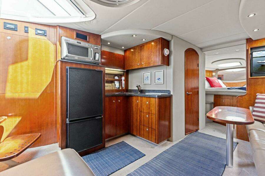 2007 Cruisers 390 Express Cruiser 'Bay Burns'