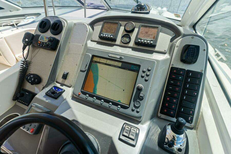 2007 Cruisers 390 Express Cruiser 'Bay Burns'