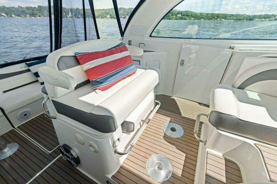 2007 Cruisers 390 Express Cruiser 'Bay Burns'