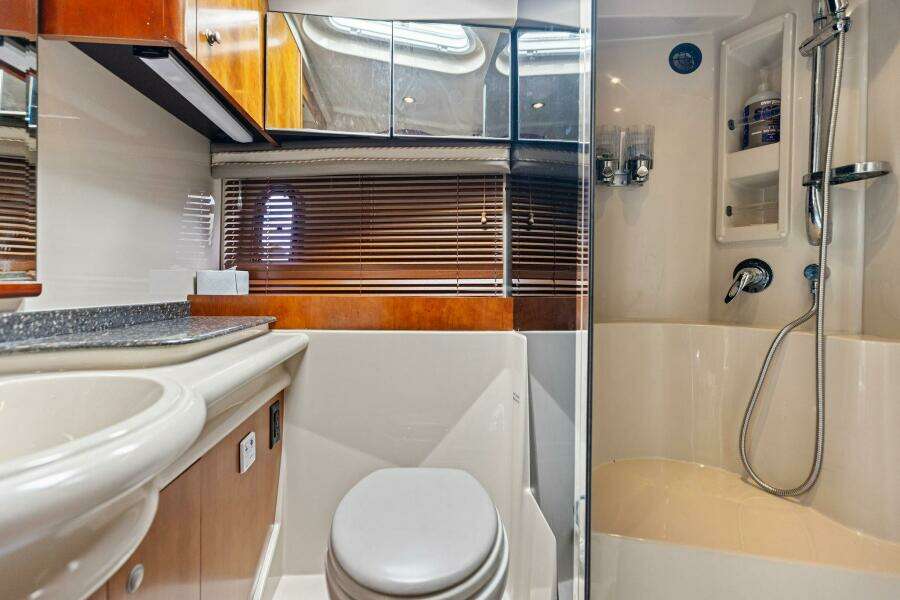 2007 Cruisers 390 Express Cruiser 'Bay Burns'