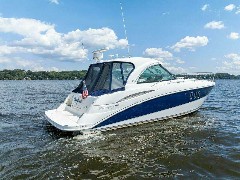 2007 Cruisers 390 Express Cruiser 'Bay Burns'