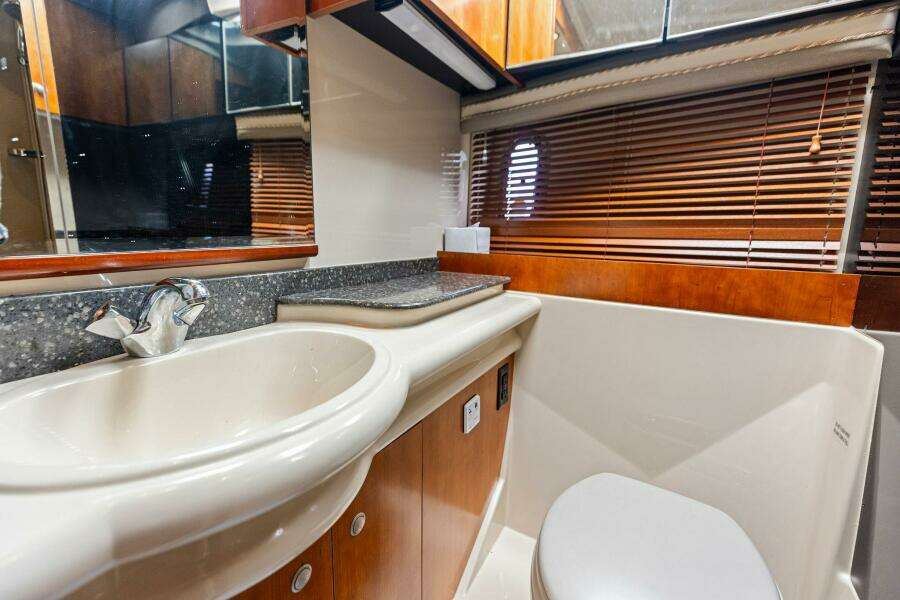 2007 Cruisers 390 Express Cruiser 'Bay Burns'