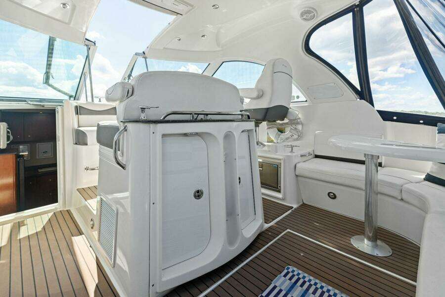 2007 Cruisers 390 Express Cruiser 'Bay Burns'