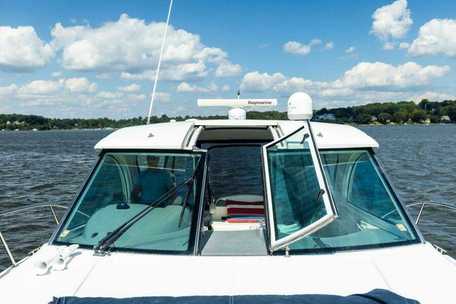 2007 Cruisers 390 Express Cruiser 'Bay Burns'