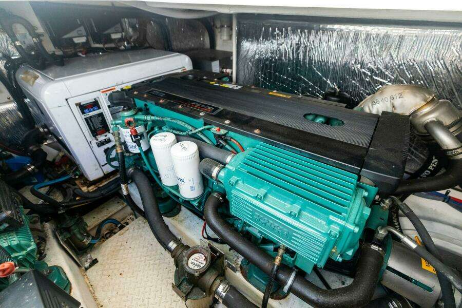 2007 Cruisers 390 Express Cruiser 'Bay Burns'