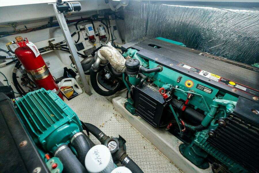 2007 Cruisers 390 Express Cruiser 'Bay Burns'