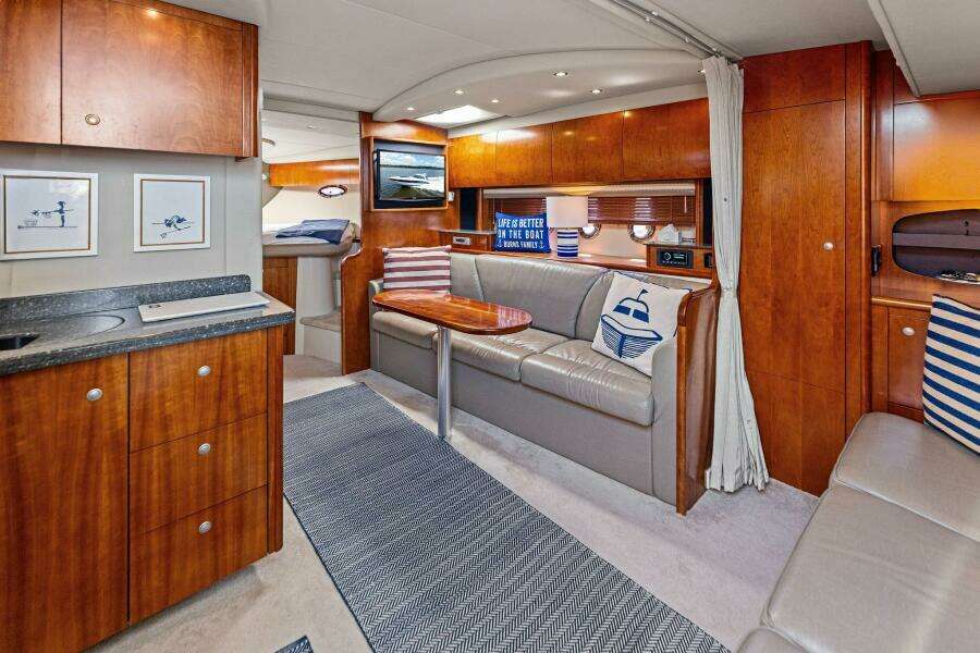 2007 Cruisers 390 Express Cruiser 'Bay Burns'