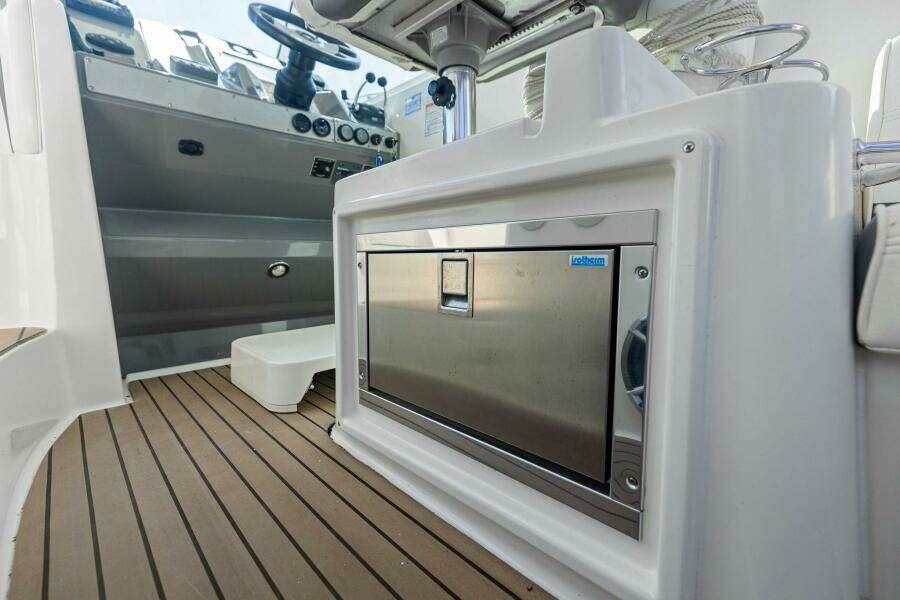 2007 Cruisers 390 Express Cruiser 'Bay Burns'