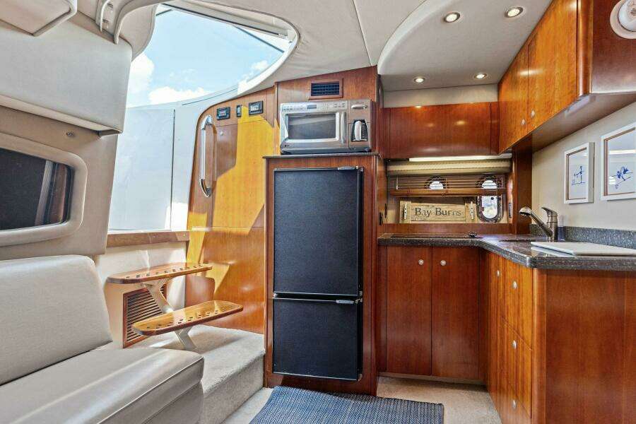 2007 Cruisers 390 Express Cruiser 'Bay Burns'