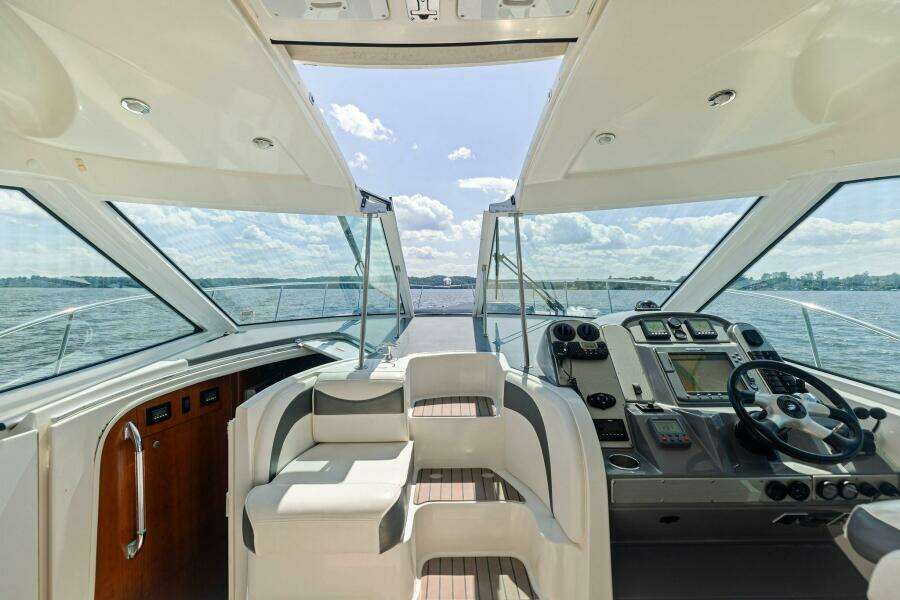 2007 Cruisers 390 Express Cruiser 'Bay Burns'