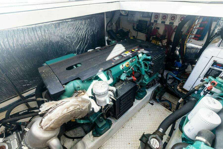 2007 Cruisers 390 Express Cruiser 'Bay Burns'