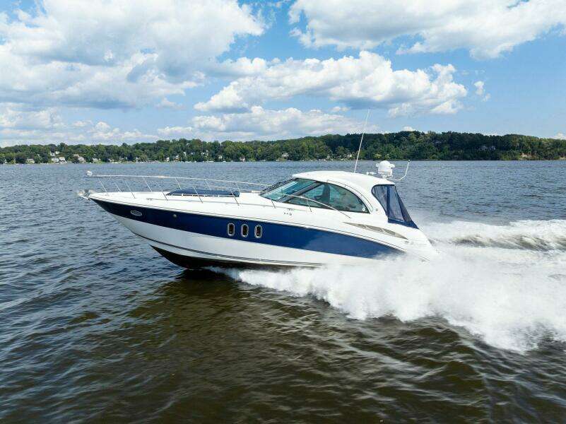 2007 Cruisers 390 Express Cruiser 'Bay Burns'