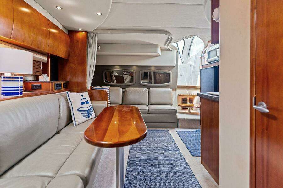 2007 Cruisers 390 Express Cruiser 'Bay Burns'