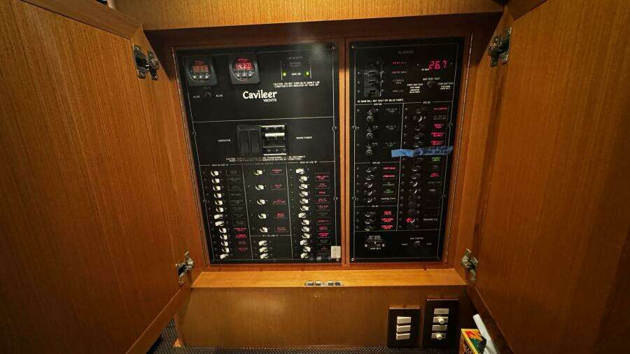 2002 Cavileer 48 Flybridge Sportfisherman