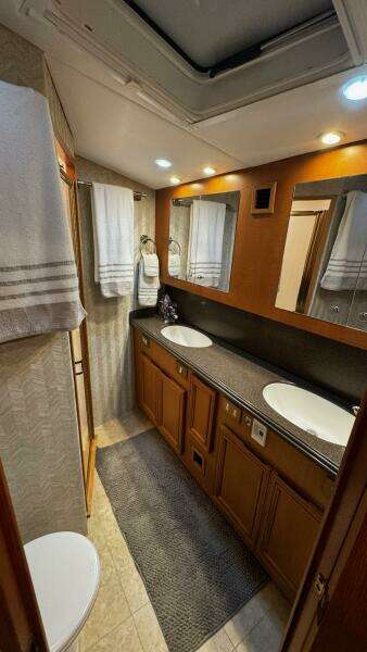 2002 Cavileer 48 Flybridge Sportfisherman