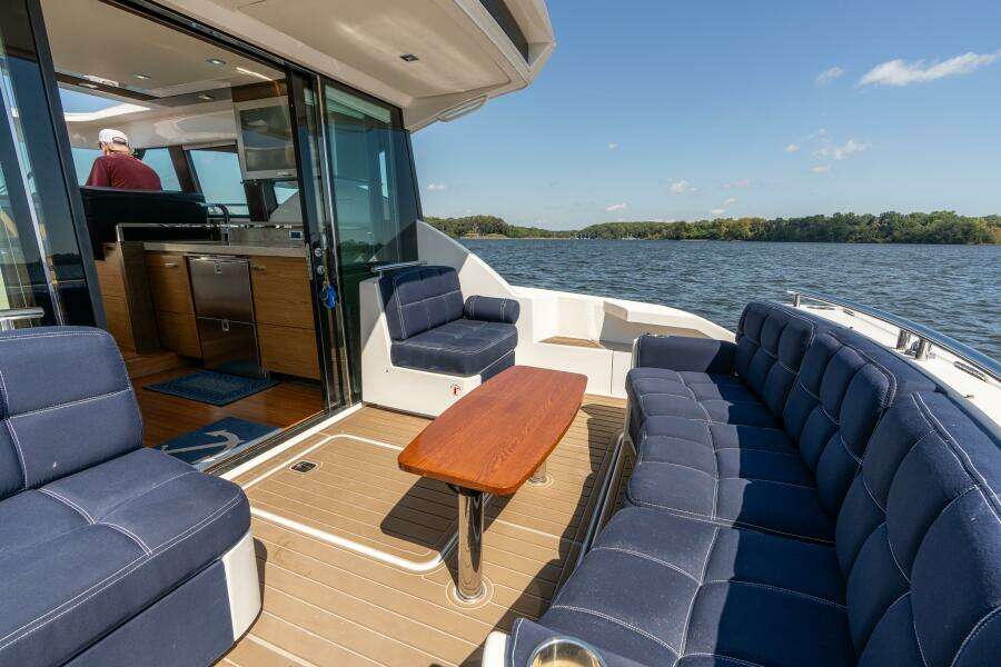 2015 Tiara Yachts 44 Coupe
