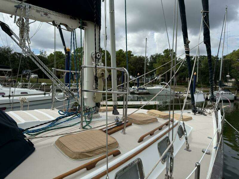 1988 Catalina Morgan 44 Center Cockpit