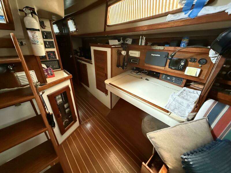 1988 Catalina Morgan 44 Center Cockpit