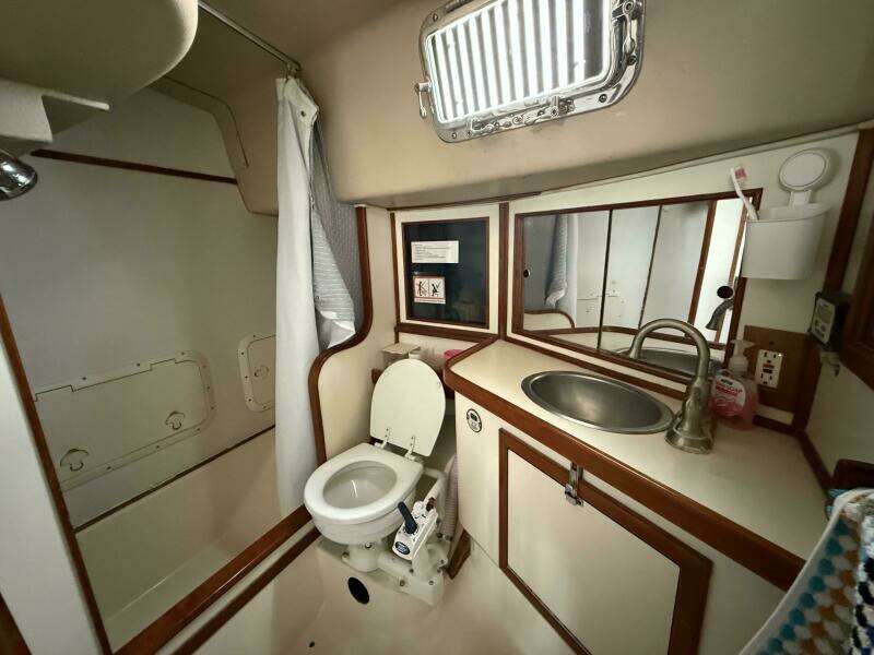 1988 Catalina Morgan 44 Center Cockpit