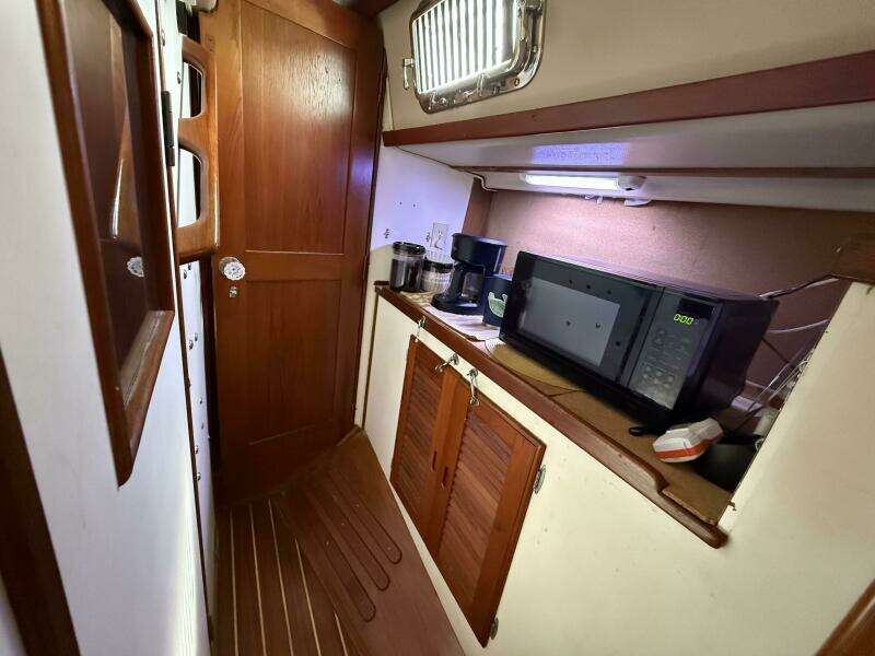 1988 Catalina Morgan 44 Center Cockpit