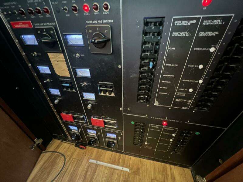 1988 Hatteras Motor Yacht