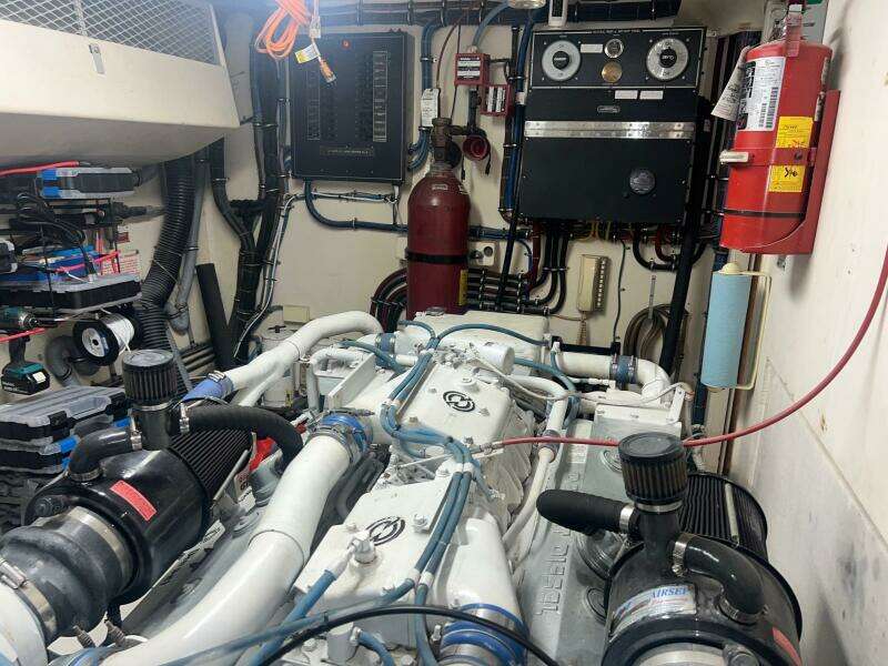 1988 Hatteras Motor Yacht