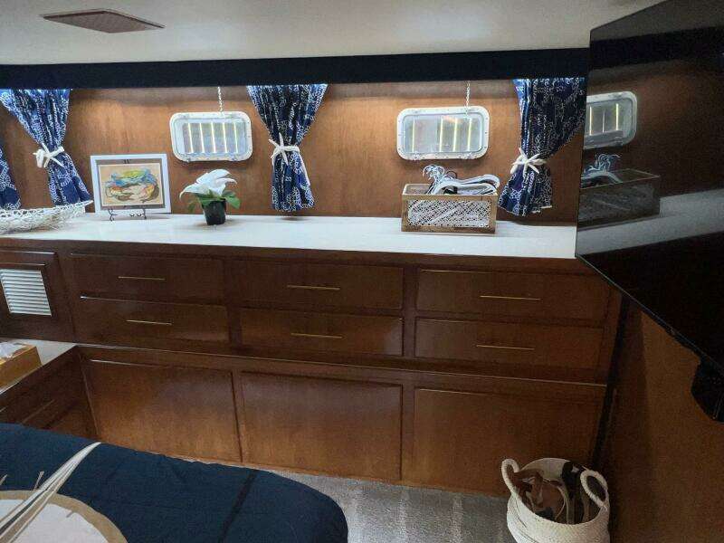 1988 Hatteras Motor Yacht