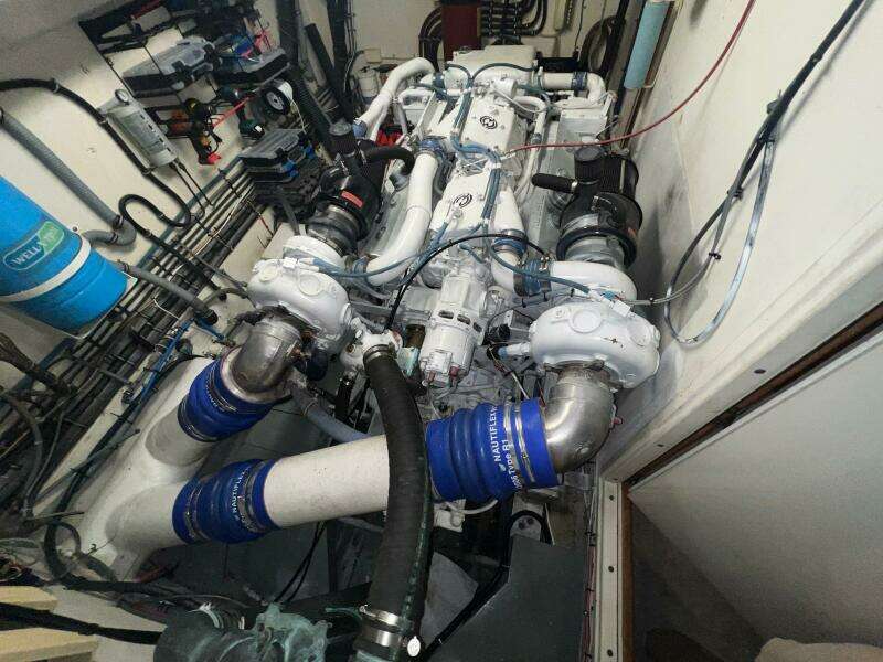 1988 Hatteras Motor Yacht