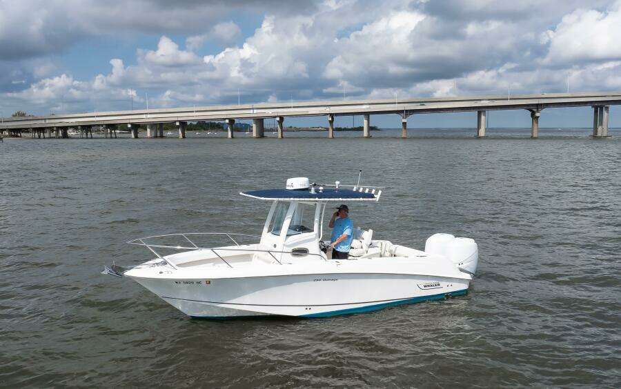 2010 Boston Whaler 250 Outrage