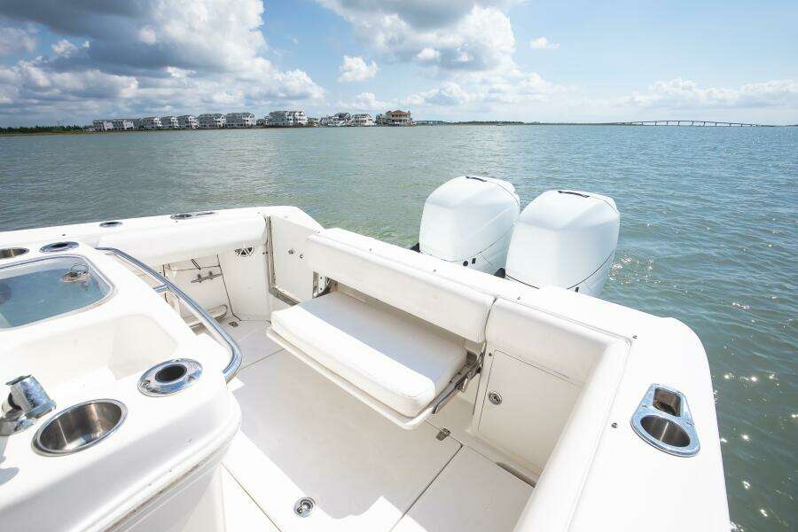 2010 Boston Whaler 250 Outrage