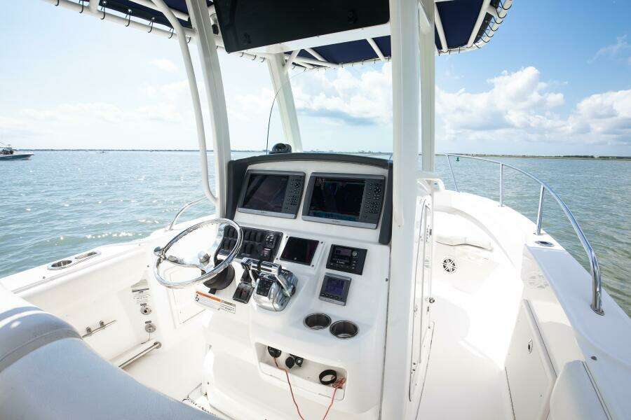 2010 Boston Whaler 250 Outrage