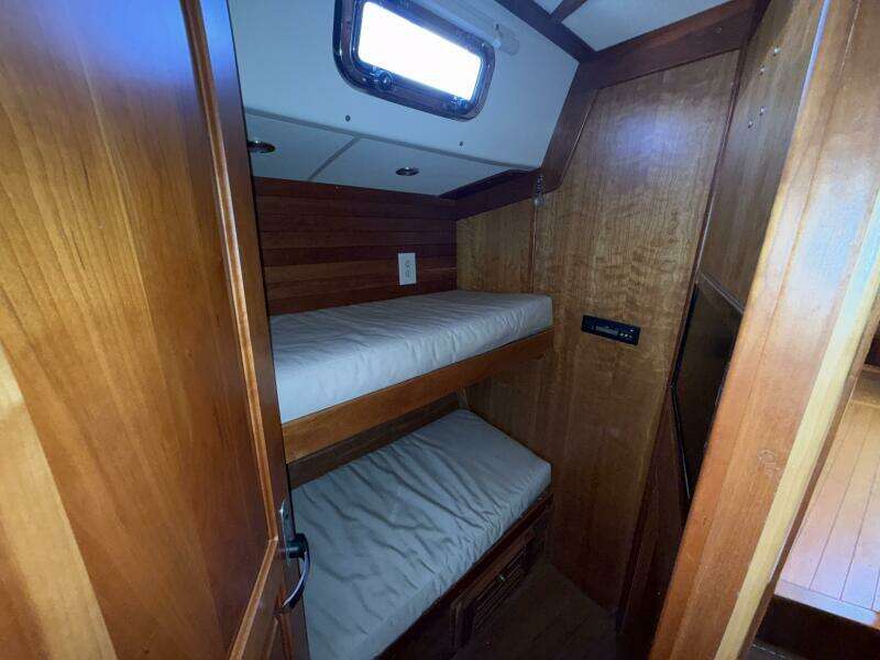 2011 Tartan 47 Glory crew berths